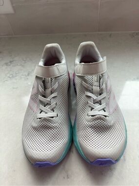New Balance Kids Light Gray Sneakers with Pink, Purple,  and Teal Accents